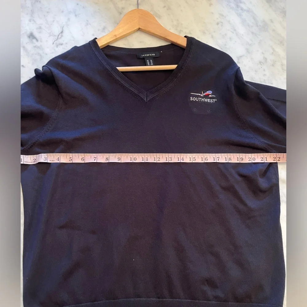 Vintage Land’s End women’s Southwest Airlines V-neck navy sweater